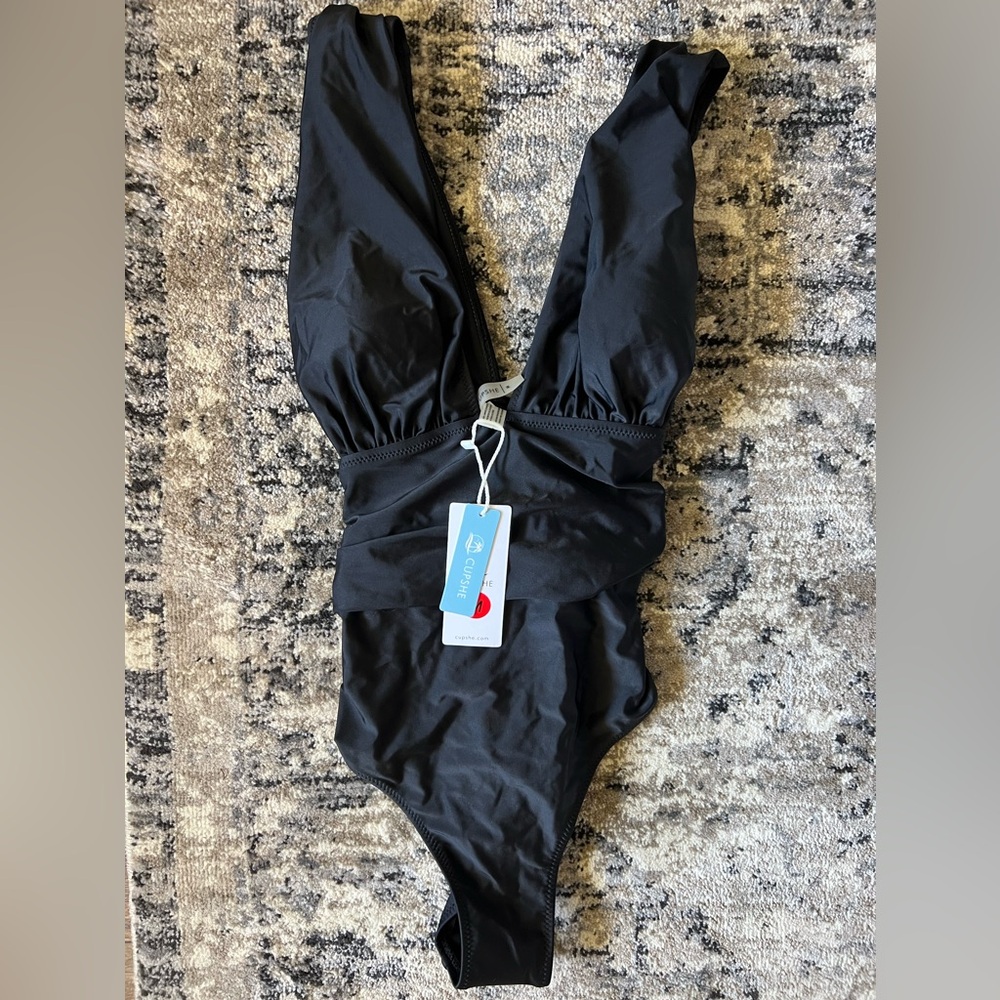 Cupshe one piece size medium new with tags